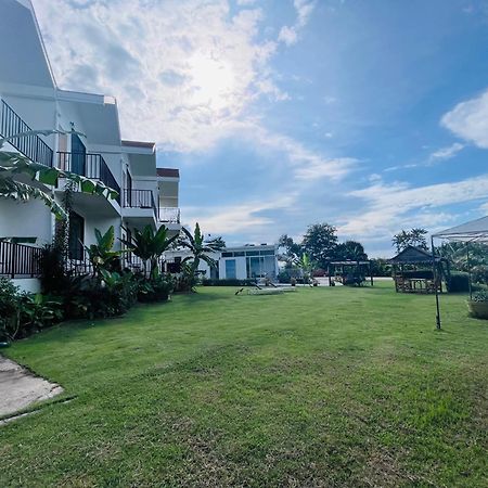 White Seaview Residence Клонг-Муанг-Бич Экстерьер фото